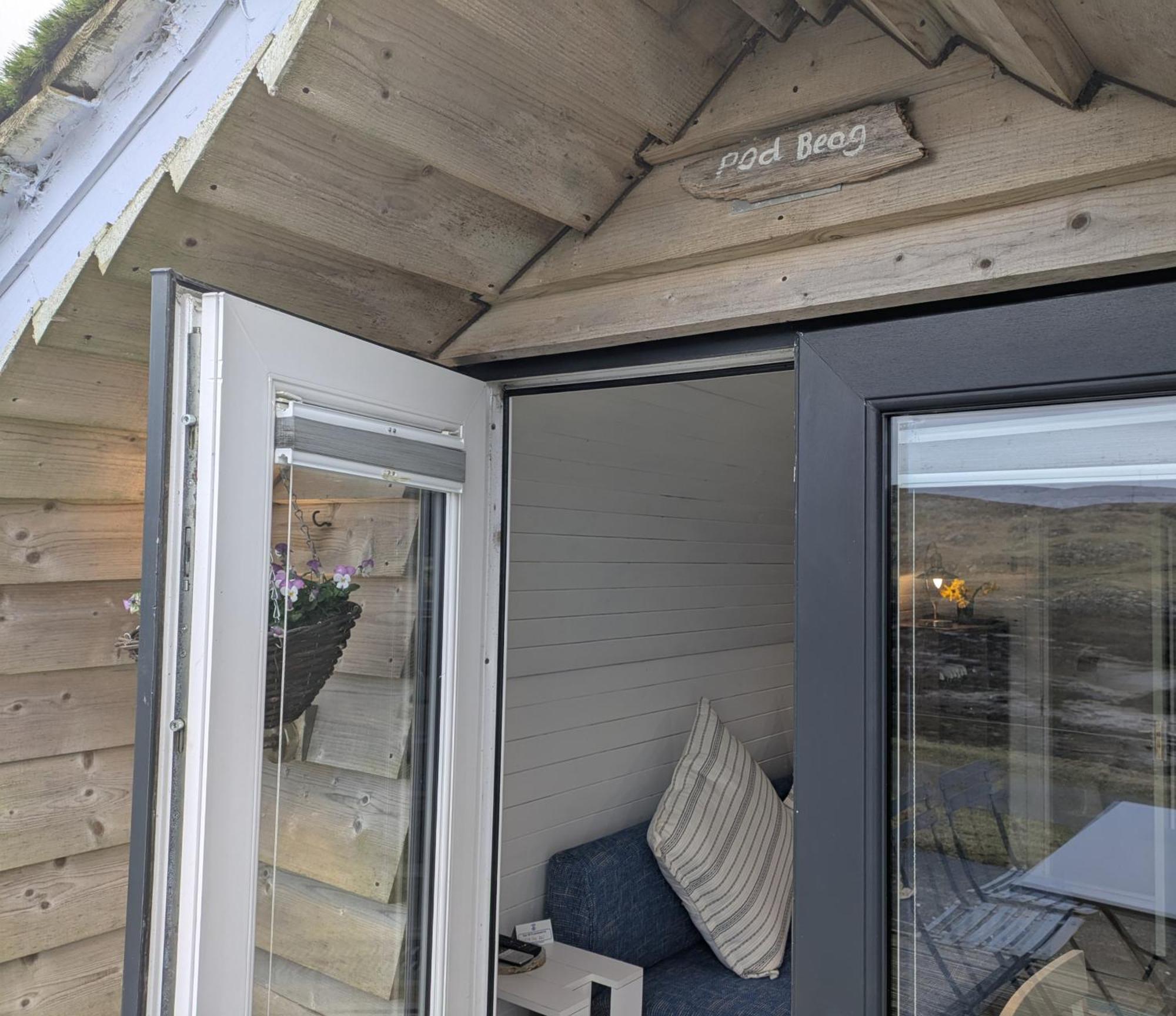 Glamping Pod For 2 Pod Beag Na Haun Eriskay Villa Exterior photo